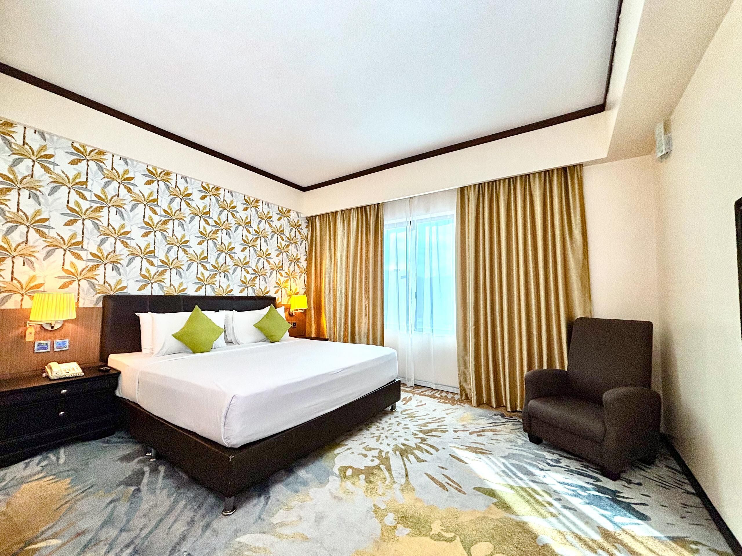 Superior Room, 1 King Bed | Safe