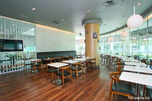 International cuisine - The Quay Hotel Lavender (Singapore)