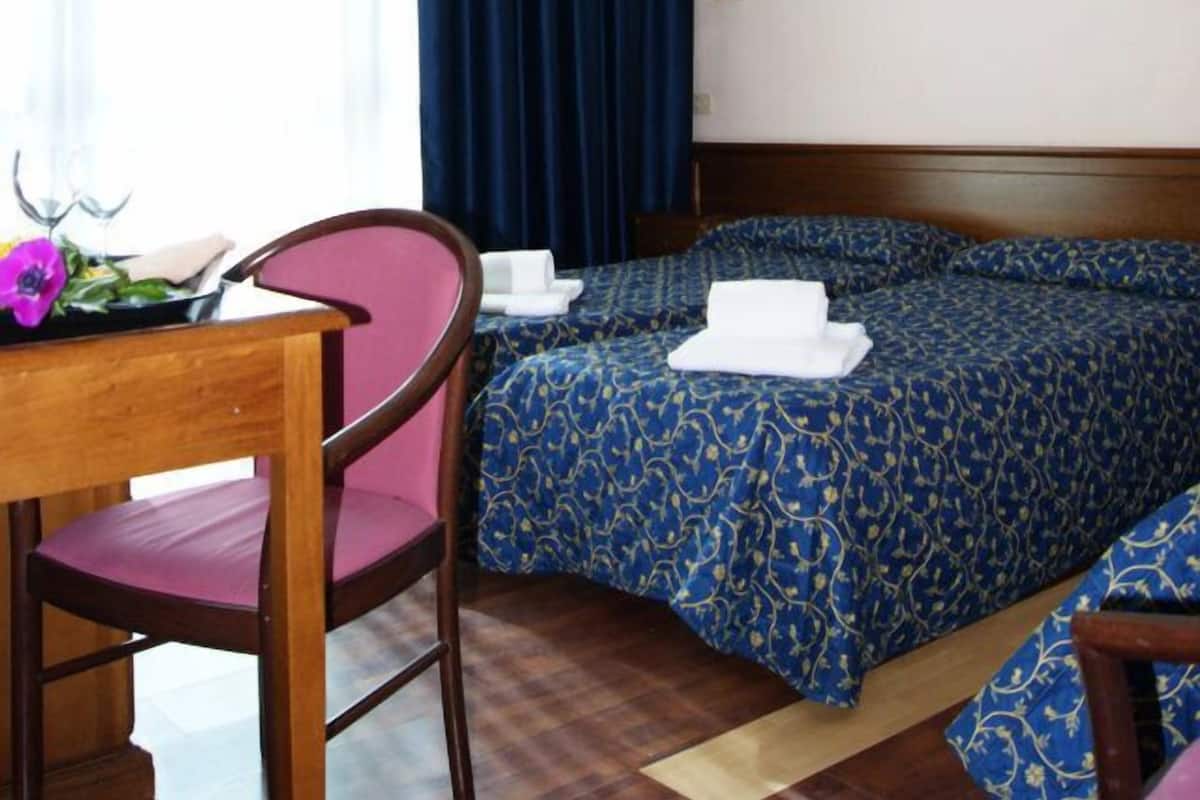 Driepersoonskamer | Een kluis op de kamer, extra bedden, gratis wifi