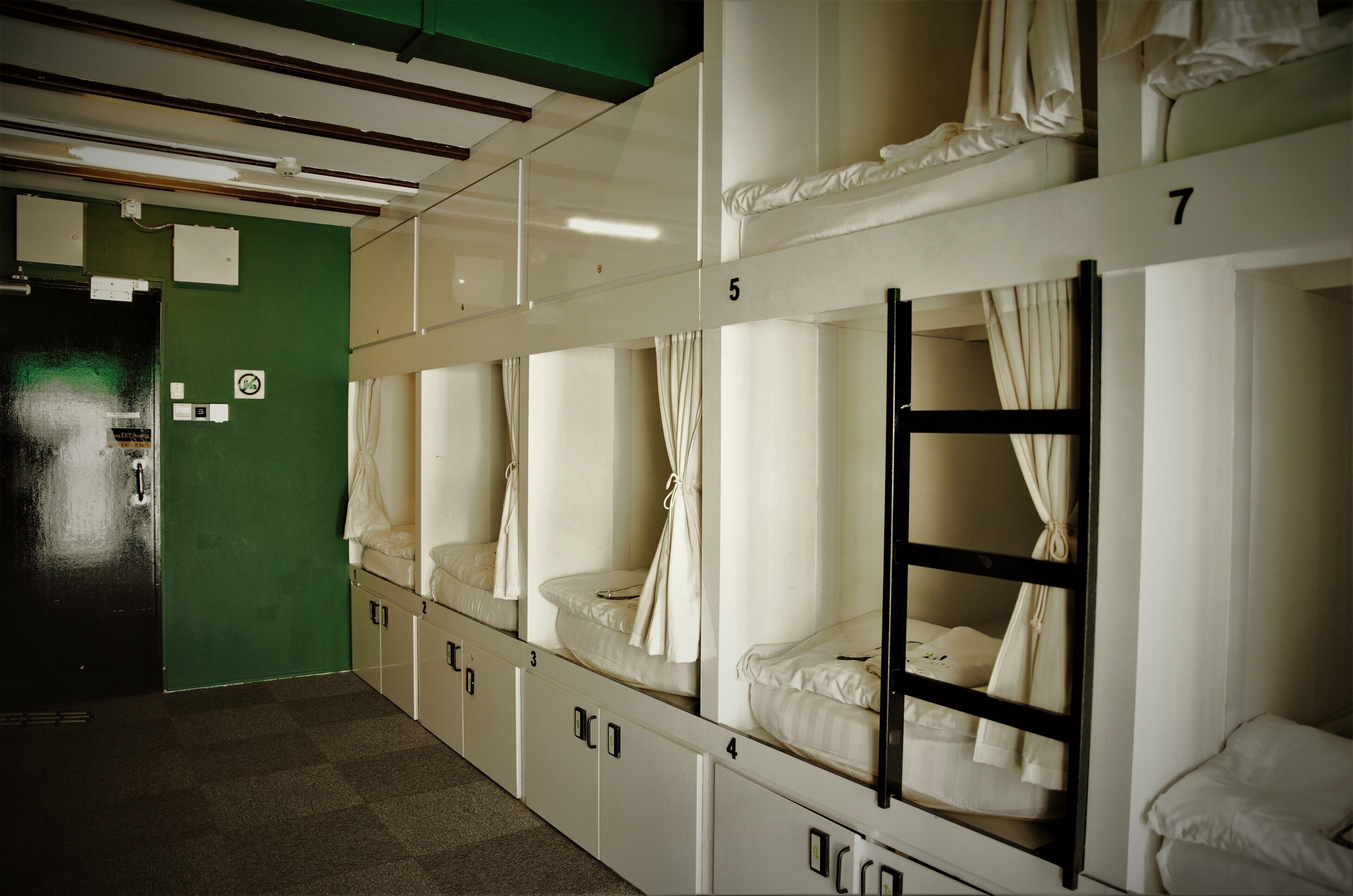 Foto - Wink at Mosque Street