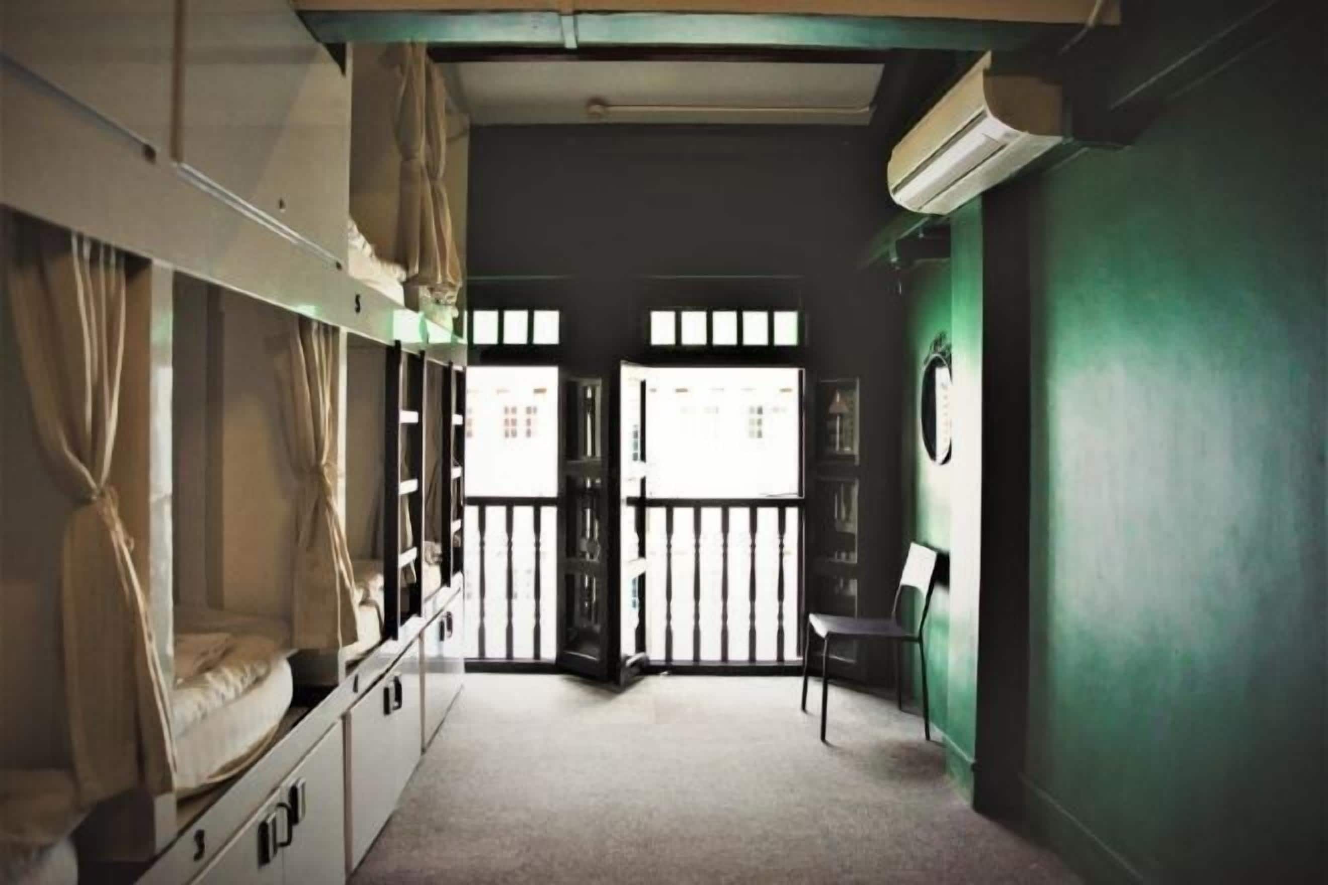 In-room safe, soundproofing, iron/ironing board, free WiFi