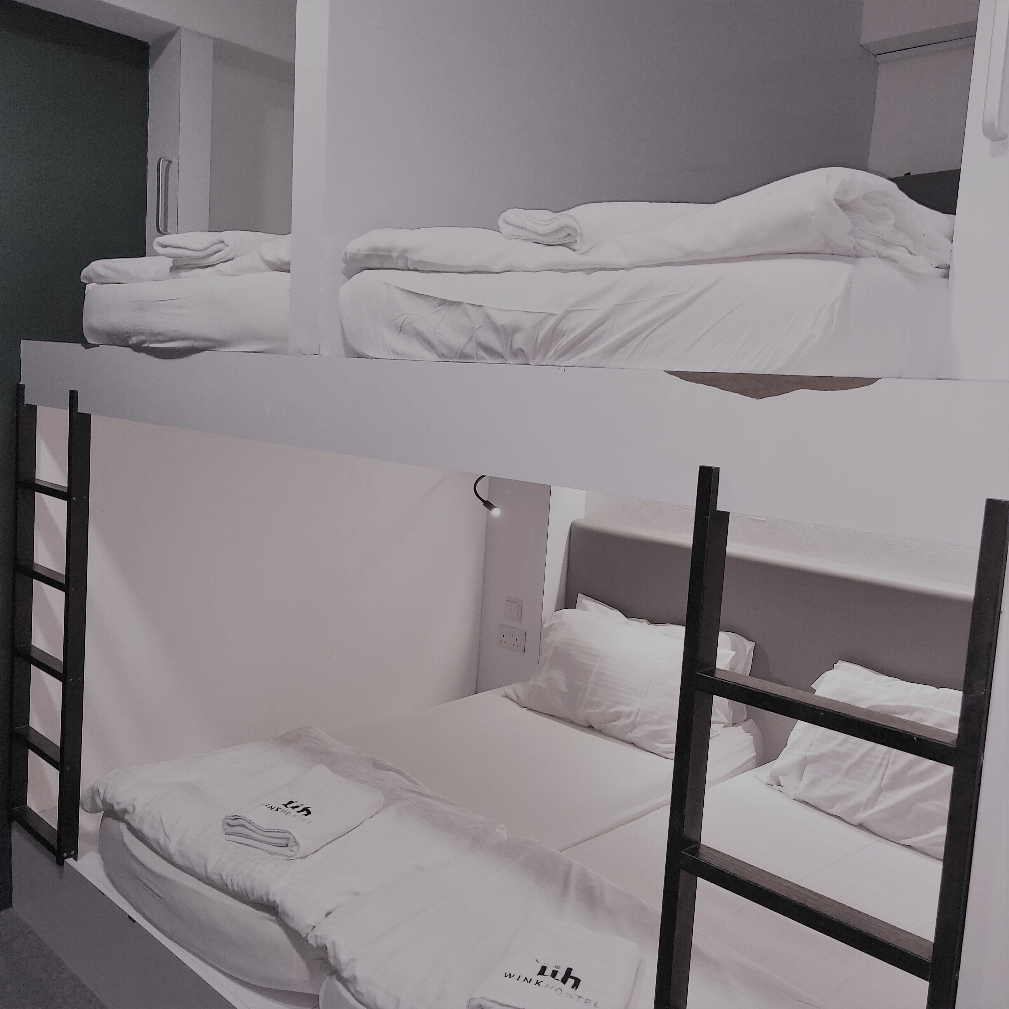 Foto - Wink at Mosque Street