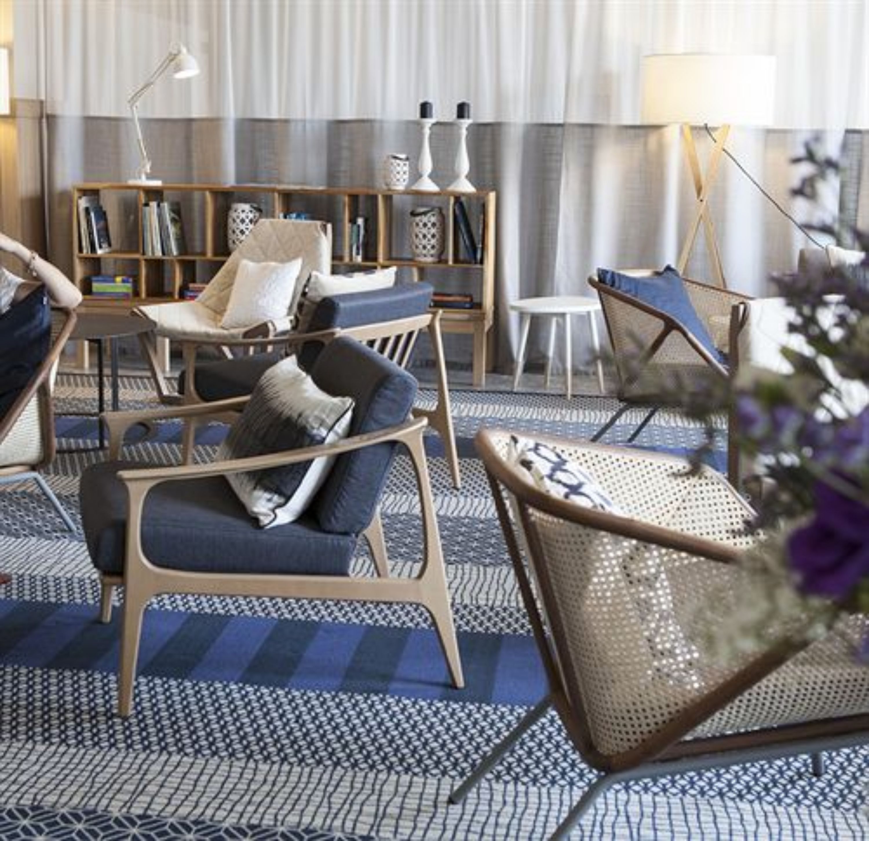 garden views, serves breakfast, lunch and dinner