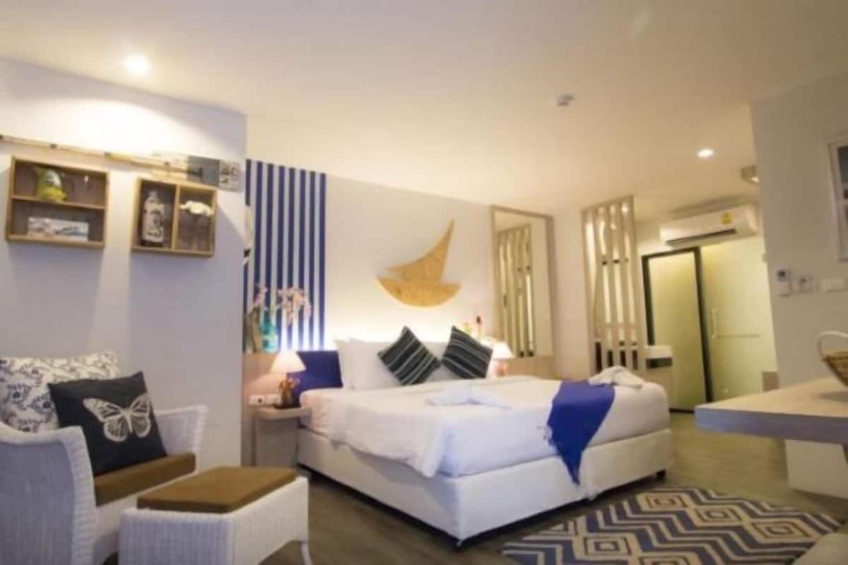 In-room safe, laptop workspace, blackout curtains, free WiFi