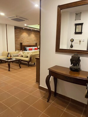 Heritage Suite | Down duvets, free minibar, in-room safe, desk - Ambassador Garden Home (Kathmandu)