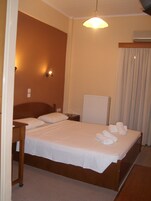 Habitación triple | Sistema de insonorización, cunas gratuitas, wifi gratis