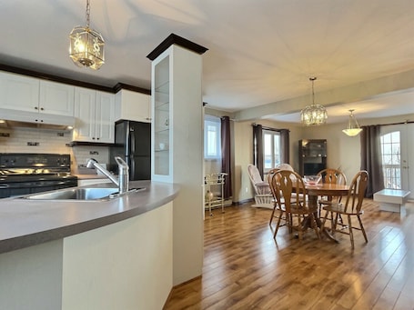 Apartment, 1 Bedroom (1 Double Bed ) | Private kitchen. À Fleur de Baie