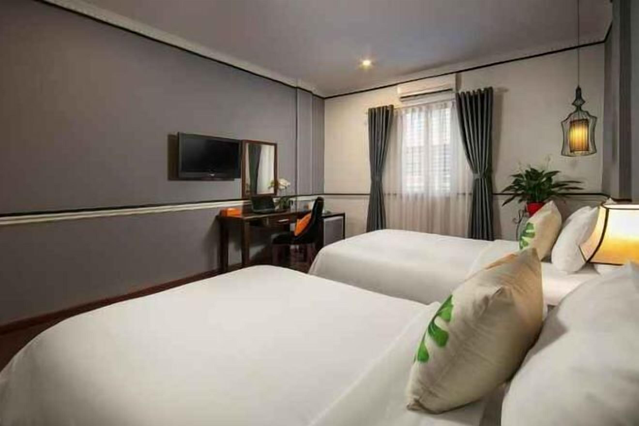 1 bedroom, Egyptian cotton sheets, premium bedding, down duvets