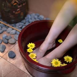 Körperbehandlungen, Aromatherapie, Warmsteinmassagen