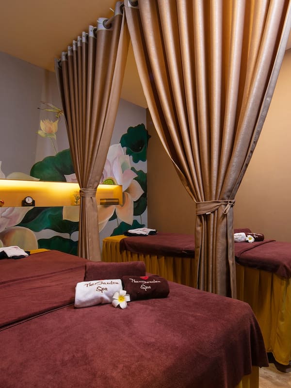 Körperbehandlungen, Aromatherapie, Warmsteinmassagen