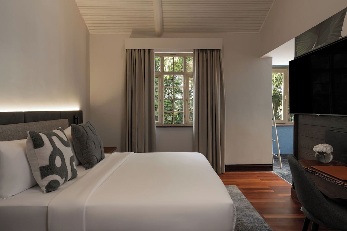 1 King Suite | Premium bedding, in-room safe, individually decorated