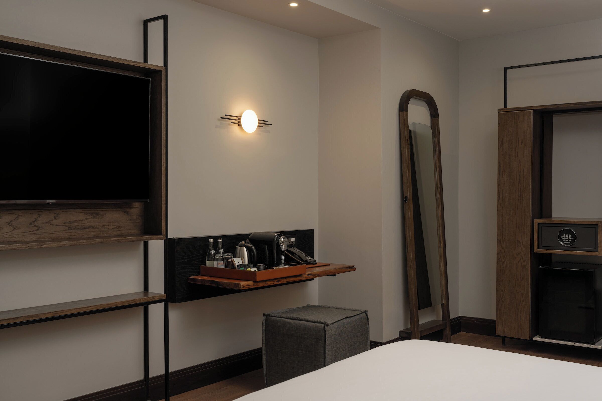 Deluxe Room, 1 Queen Bed | Premium bedding, in-room safe, individually decorated