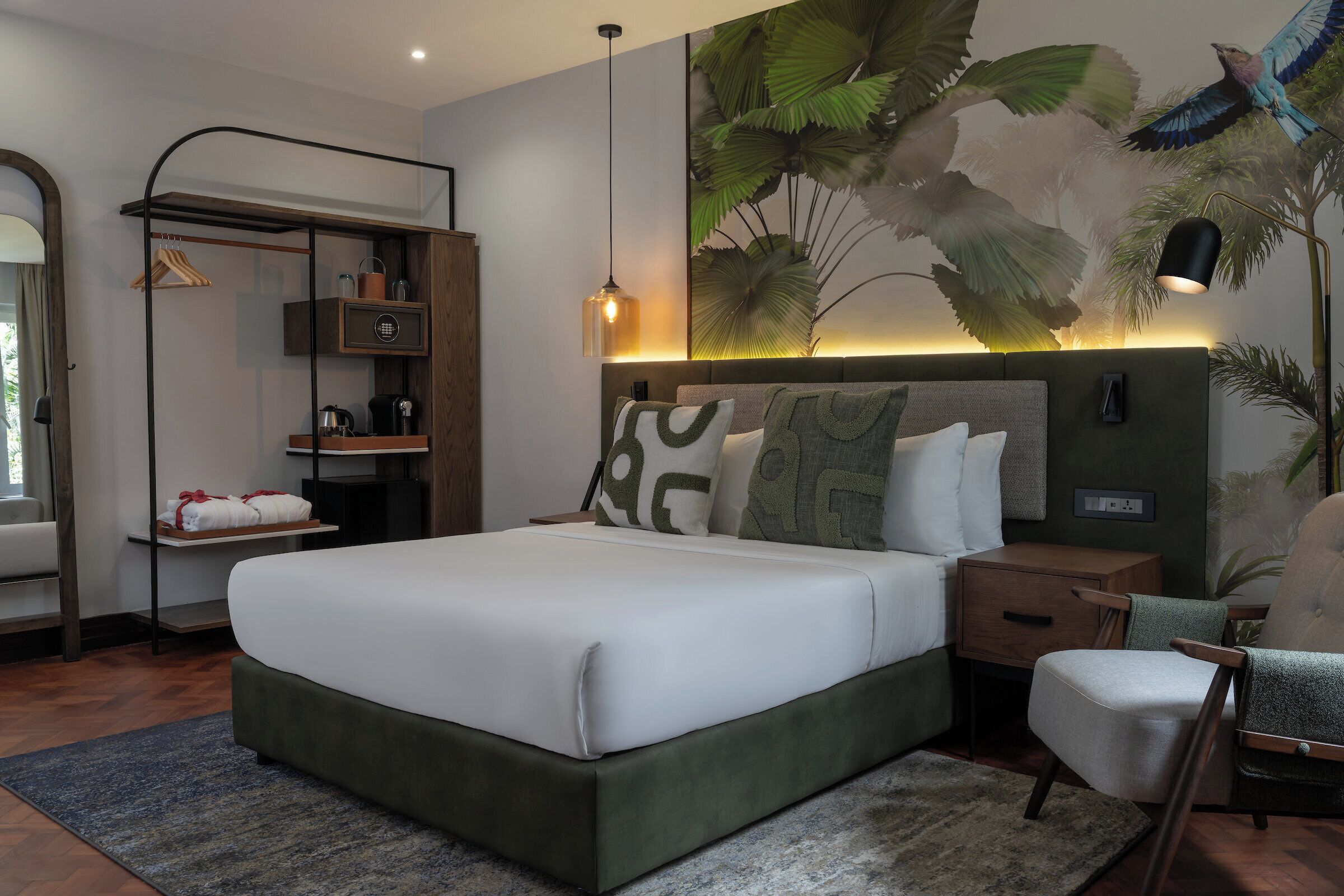 Premium bedding, in-room safe, individually decorated