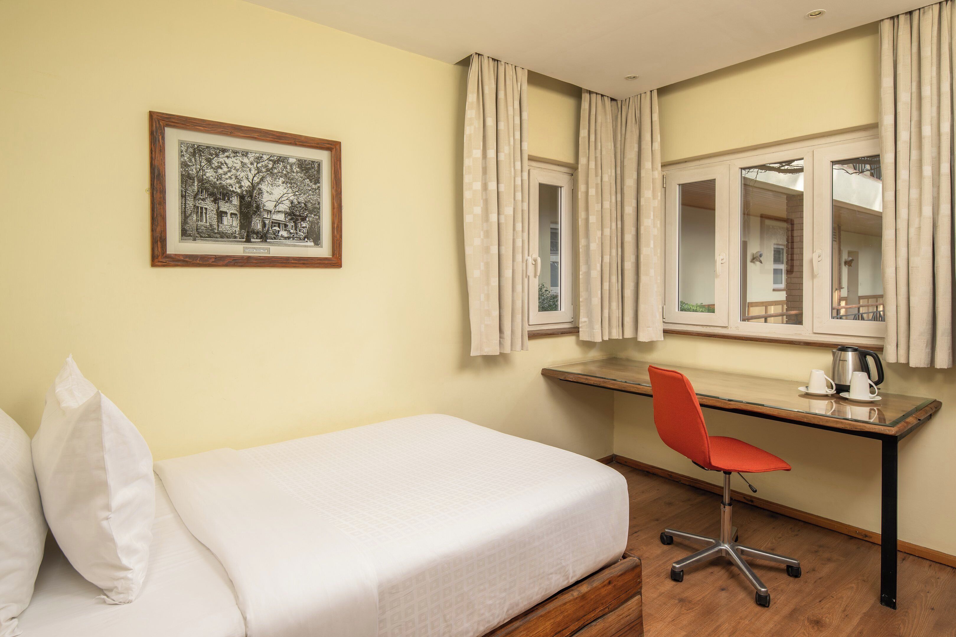 Premium bedding, in-room safe, individually decorated