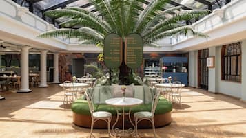 4 restaurants, breakfast, lunch, dinner served; international cuisine