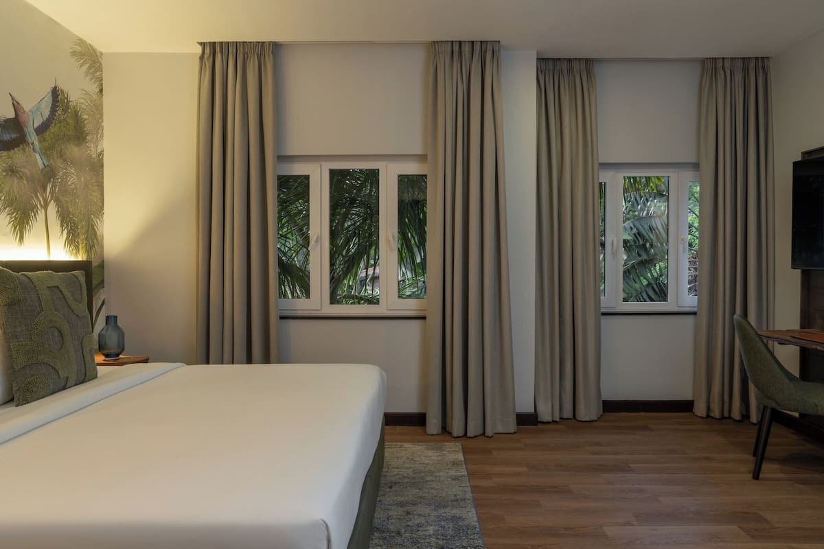 Premium Room, 1 King Bed | Premium bedding, in-room safe, individually decorated