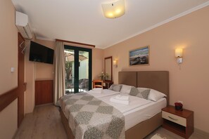 Skrivbord, barnsängar, gratis wi-fi och sängkläder