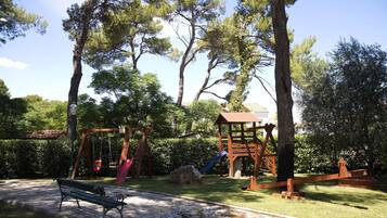 Area giochi per bambini (all'aperto)