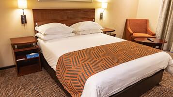 セーフティボックス (室内)、デスク、WiFi (無料)、ベッドシーツ