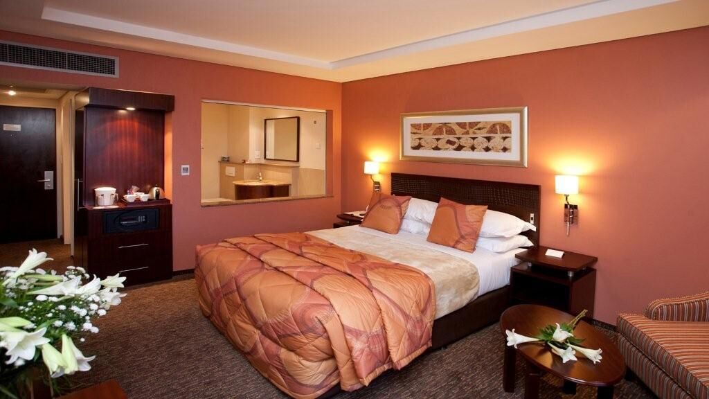 in-room safe, desk, soundproofing, free wifi