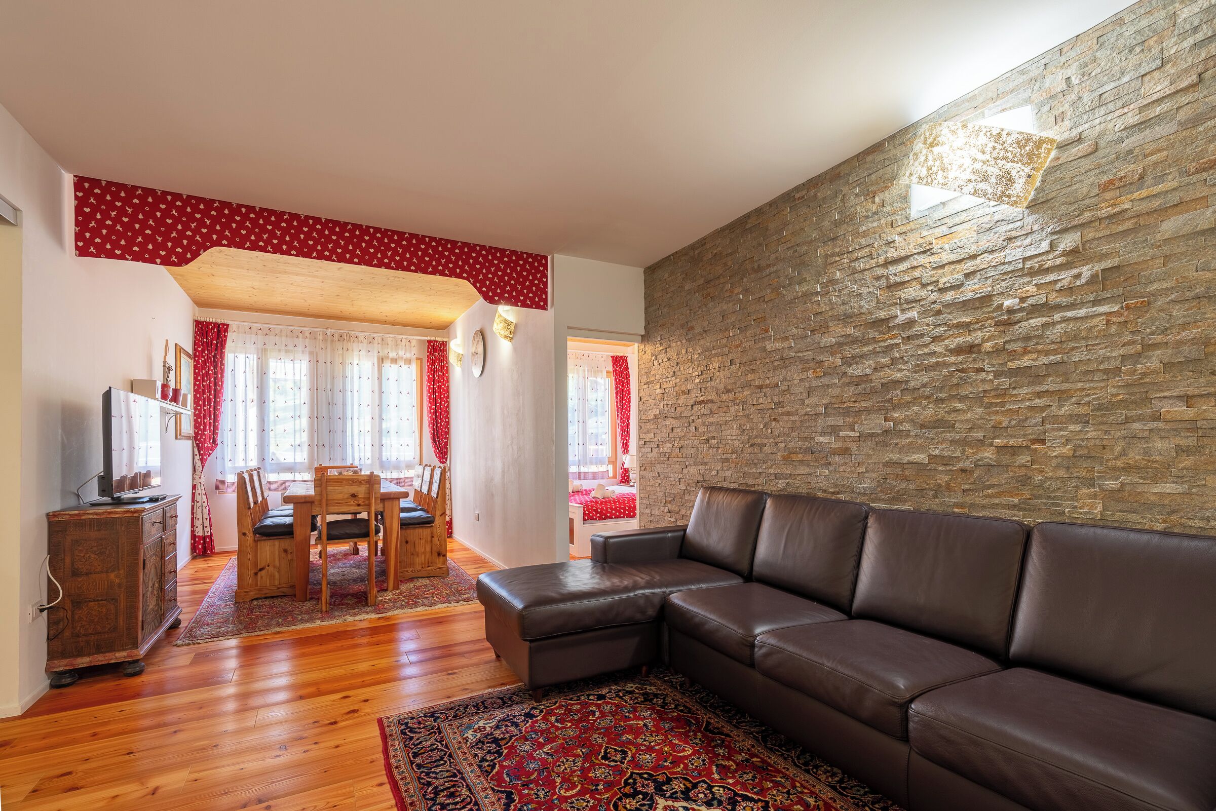 Apartemen, 2 kamar tidur | Area keluarga | TV layar datar