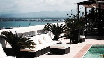 Outdoor pool, sun loungers