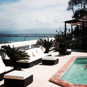 Outdoor pool, pool loungers