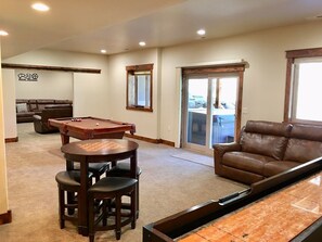 Luxury House | Living area - Woodlands on Fall River (Estes Park)