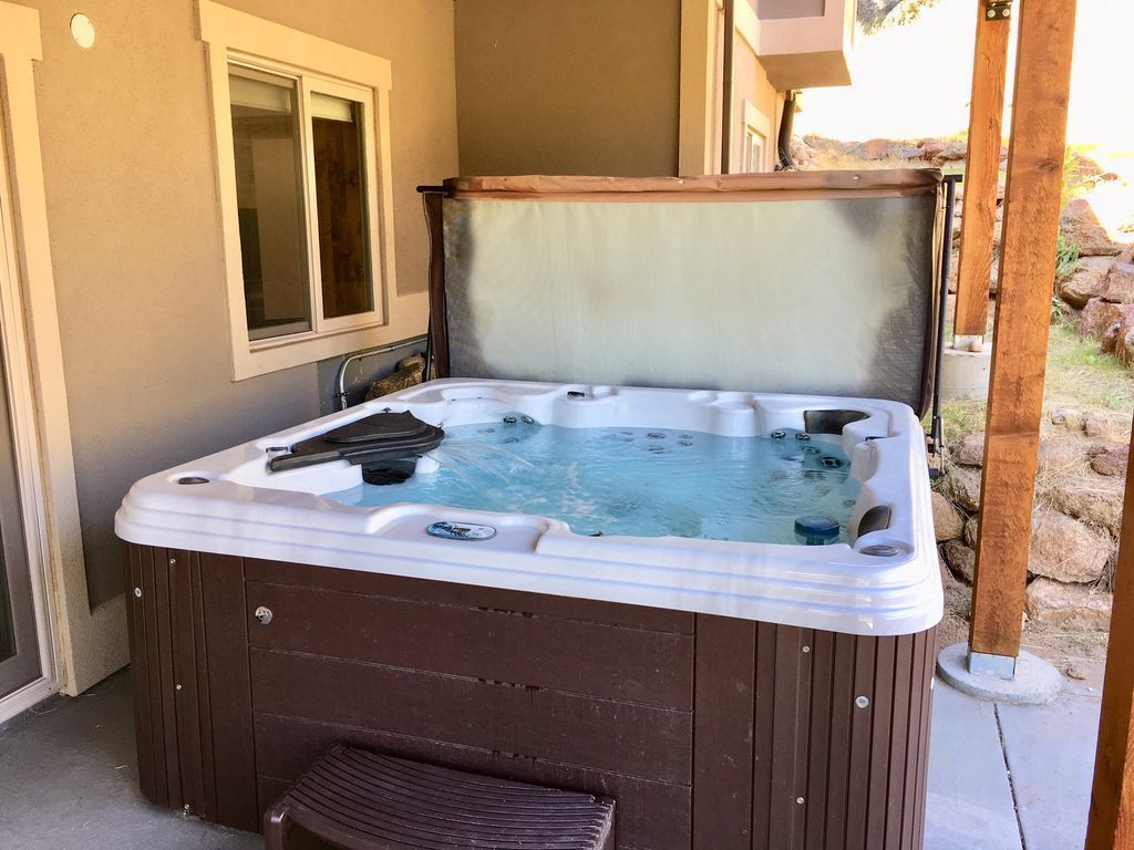 Luxury House | Private spa tub