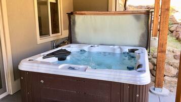 Luxury House | Private spa tub