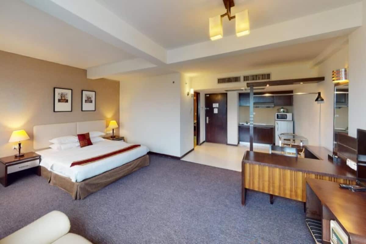 In-room safe, iron/ironing board, free WiFi