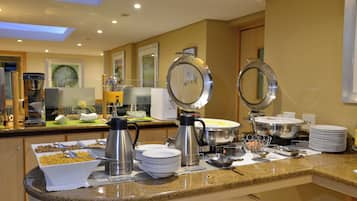 Buffet breakfast on weekends (ZAR 85 per person)