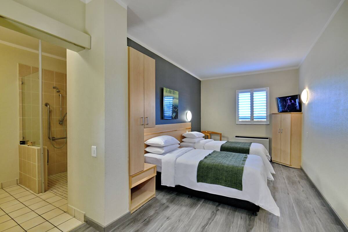 Chambre avec lits jumeaux, accessible aux personnes à mobilité réduite, non-fumeur