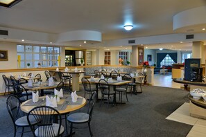 Bữa sáng buffet hàng ngày (95 ZAR/mỗi người) 