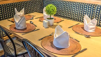 Daily continental breakfast (ZAR 85 per person)