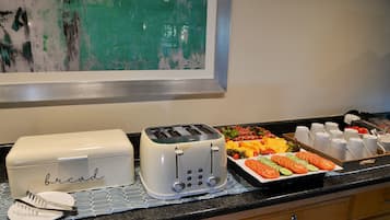 Daily buffet breakfast (ZAR 85.00 per person)