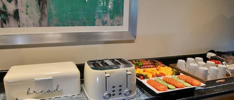 Petit déjeuner buffet (85.00 ZAR par personne)