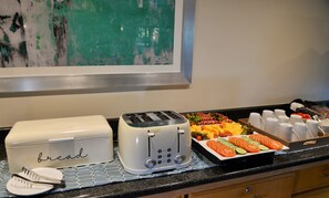 Dagelijks ontbijtbuffet (ZAR 85.00 per persoon)