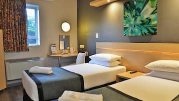 書桌、遮光布/窗簾、熨斗/熨衣板、免費無線上網