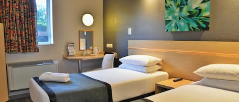 Bureau, rideaux occultants, fer et planche à repasser, Wi-Fi gratuit