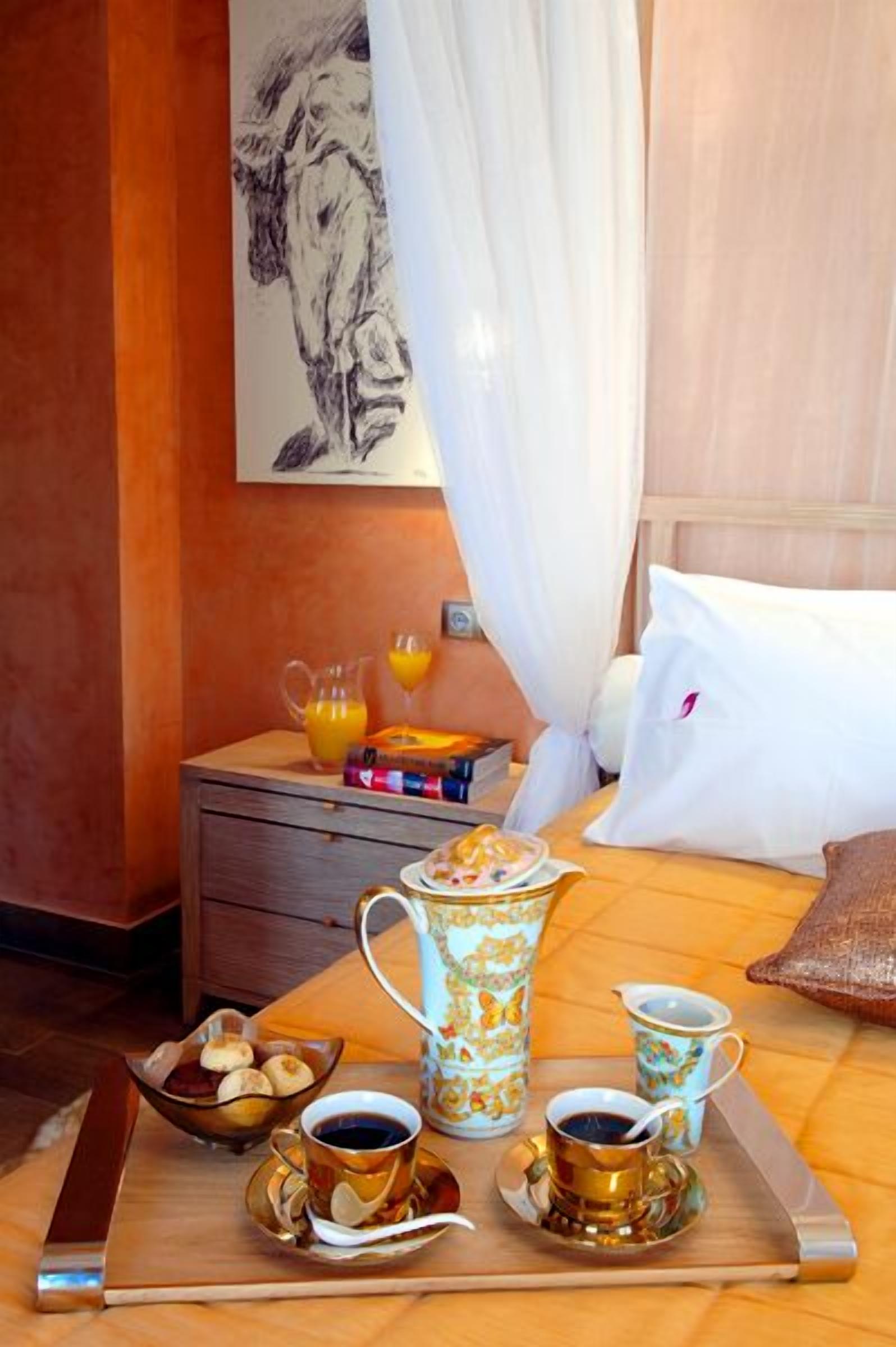 hypo-allergenic bedding, in-room safe, soundproofing, iron/ironing board