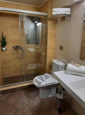 Hypo-allergenic bedding, in-room safe, soundproofing, iron/ironing board - Olympic Fashion Hotels (Chalandri)