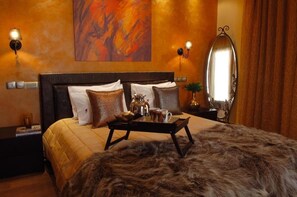 Junior Suite with Spa Bath and Balcony | Hypo-allergenic bedding, in-room safe, soundproofing, iron/ironing board - Olympic Fashion Hotels (Chalandri)