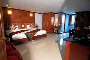 Room (Star) | Desk, rollaway beds, free WiFi - Sky Suites (Bangkok)