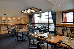 Se ofrece un desayuno bufé todos los días (por un coste adicional)