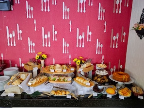 Desayuno bufé gratuito y diario