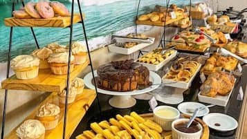 Sudah termasuk sarapan prasmanan setiap hari