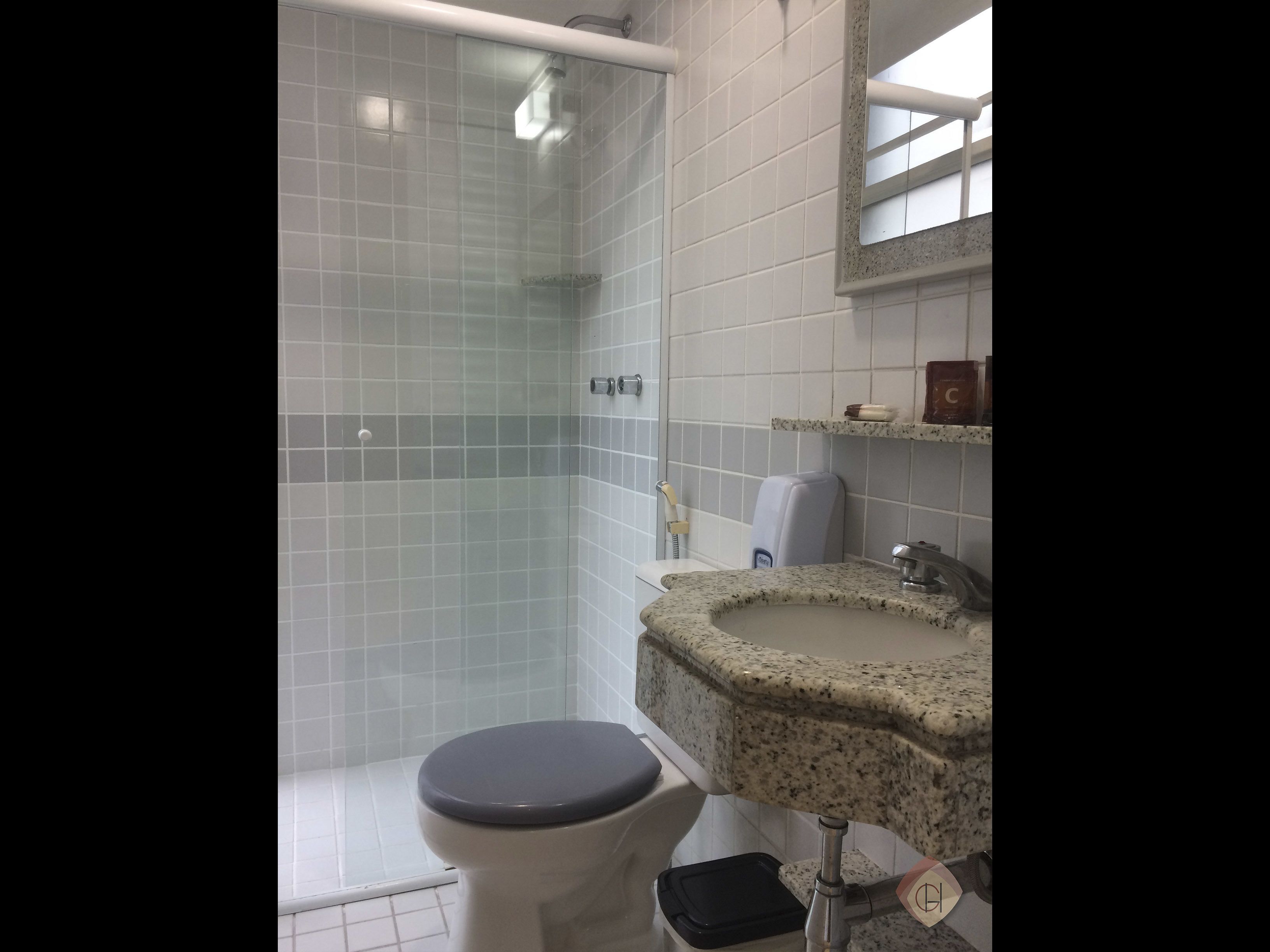 quarto duplo econômico  beliche não possui vista mar  box estreito | bathroom | shower, hair dryer, bidet, towels