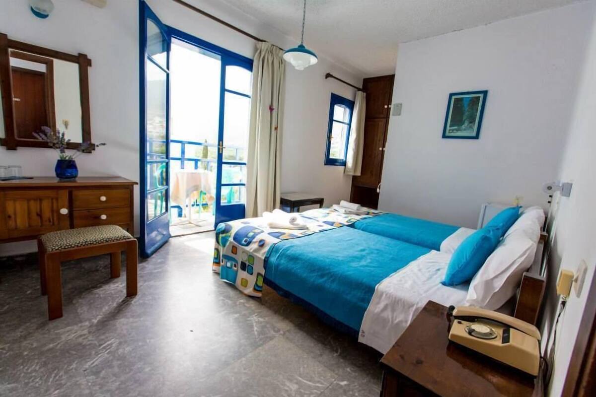 Doppel- oder Zweibettzimmer | Schreibtisch, kostenlose Babybetten