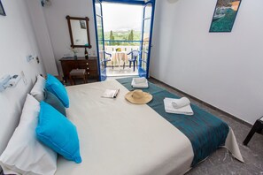 Skrivebord og barnesenger (inkludert)